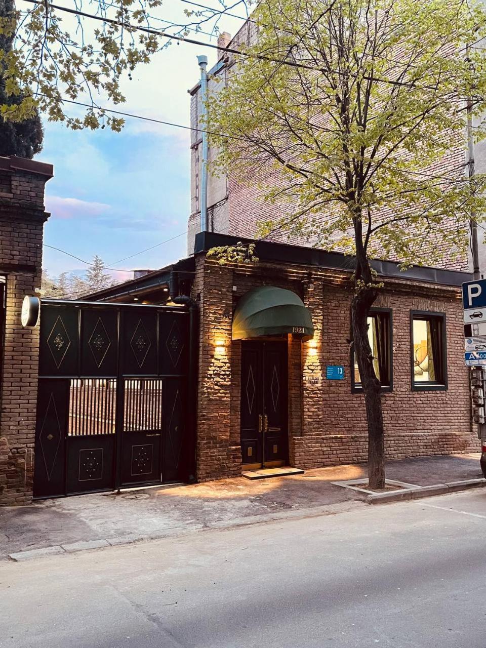 House Tale 1921 Vandrerhjem Tbilisi Eksteriør bilde